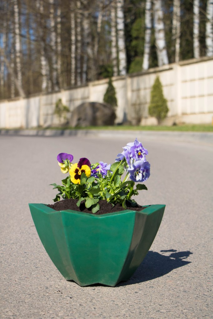 Вазон пластиковый. Собственное производство. Чистоград. Кашпо цветочное Лотос 350/450. Модель 2019