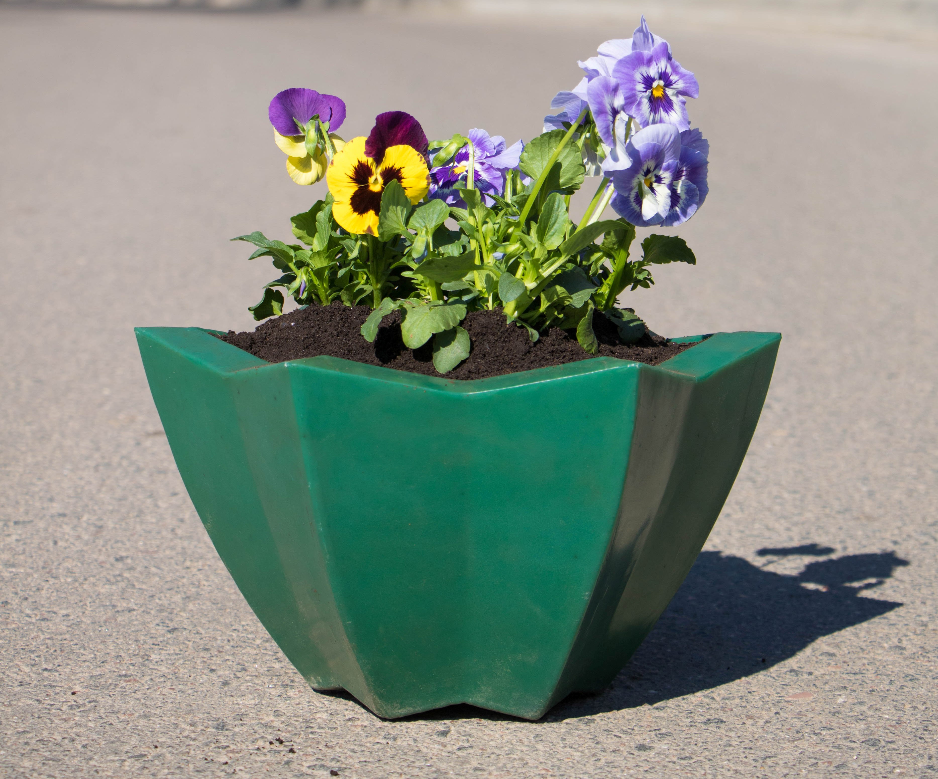 Пластиковые вазоны